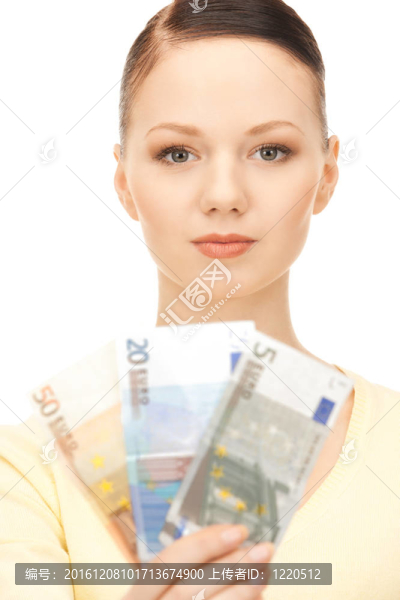 可愛的女人用歐元現(xiàn)金