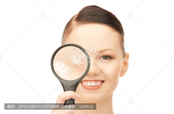 放大鏡的女人
