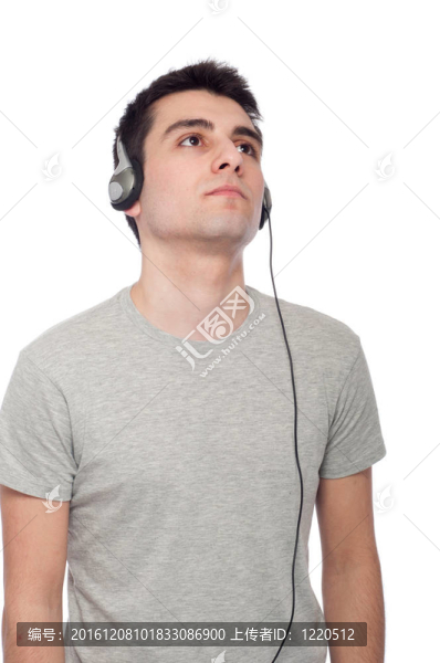 休閑男士聽音樂