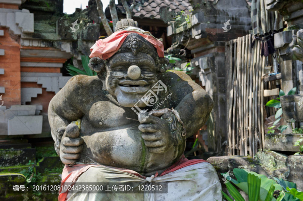 在烏布的巴厘島的惡魔雕像