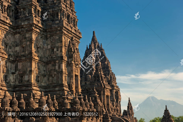 普蘭班南寺廟與默拉皮火山；java；印度尼西亞