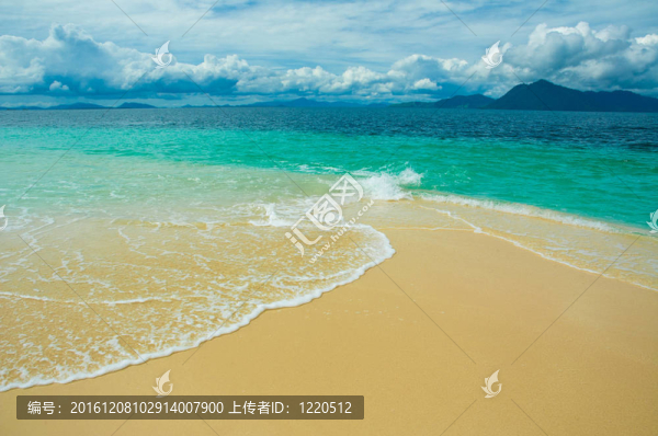 海；深藍色的天空
