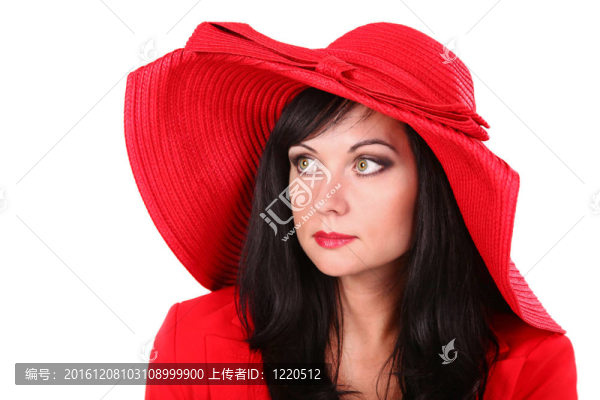戴紅帽的年輕女人