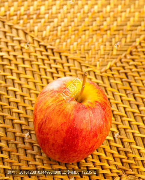 蘋果在柳條