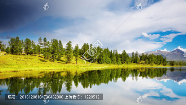 山上的湖