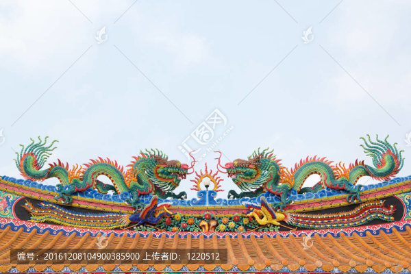 中國龍雕像，神廟的屋頂