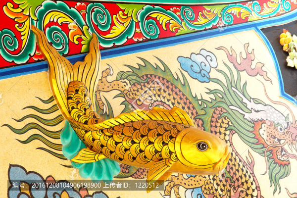 黃色魚雕像