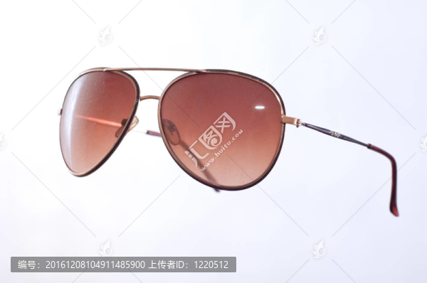 塵土飛揚(yáng)的護(hù)目鏡