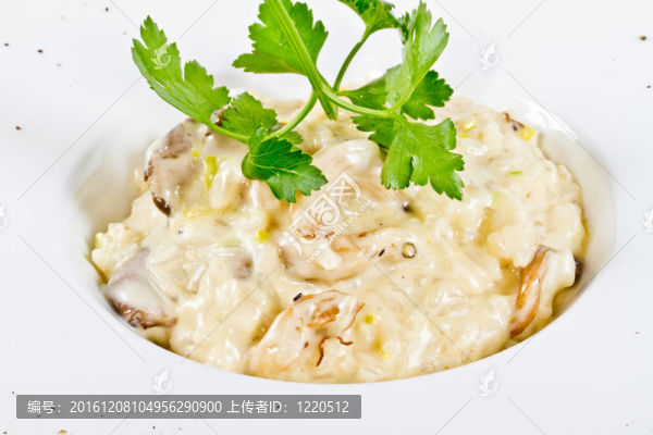 蘑菇燉飯碗。