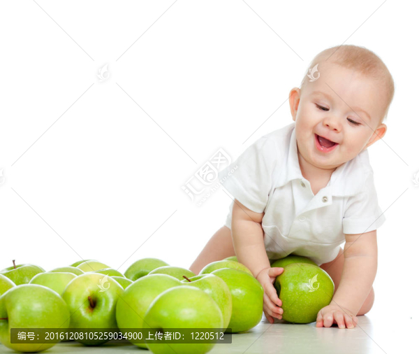 有趣的孩子與綠色蘋果健康食品