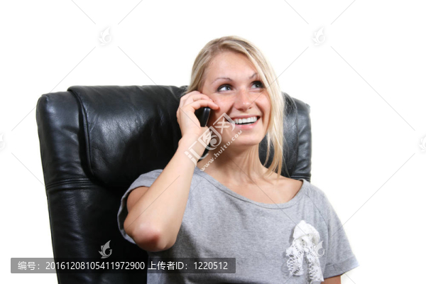 打電話的女人