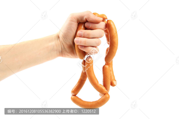 手拿一捆香腸