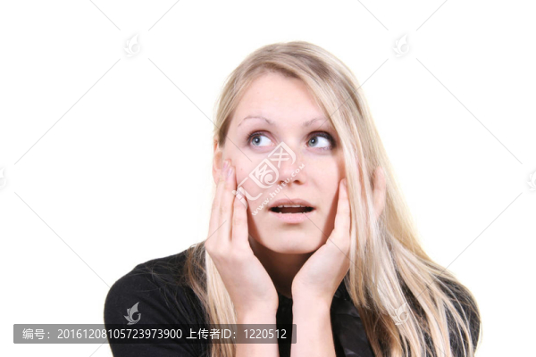 臉上表情驚訝的女人