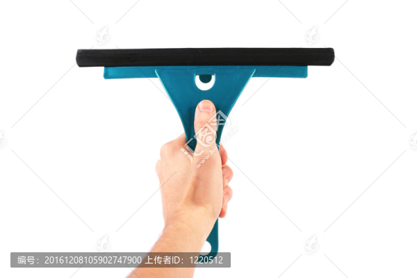 帶有窗戶清潔工具的手