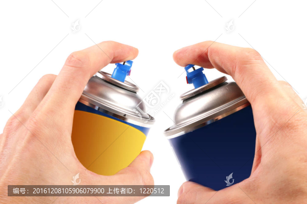 雙手涂鴉彩色噴霧罐