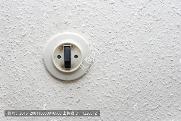墻上的電燈開關(guān)