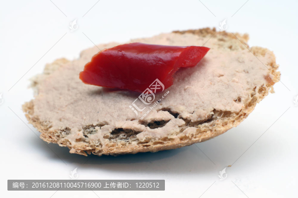 烤面包片和肝醬
