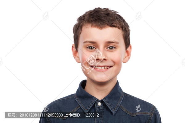 可愛的男孩孤立在白色
