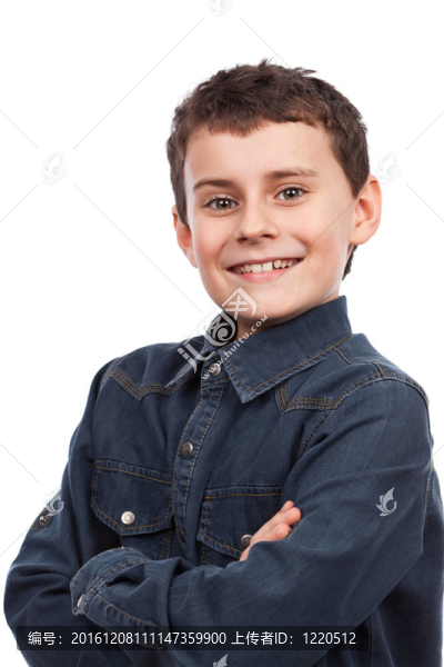 可愛的男孩孤立在白色