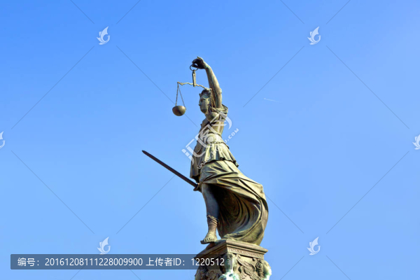 在法蘭克福，在羅默的前面的正義女神雕像Germ
