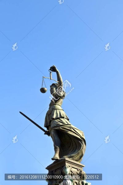 在法蘭克福，在羅默的前面的正義女神雕像Germ