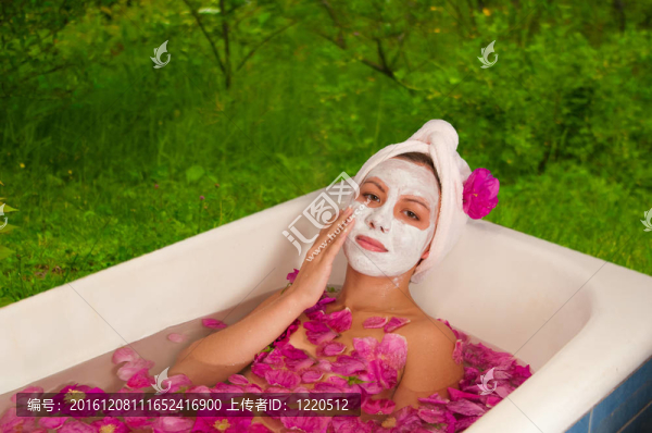美女沐浴