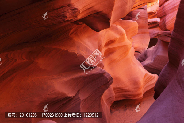 魔術(shù)播放紅色和橙色的顏色