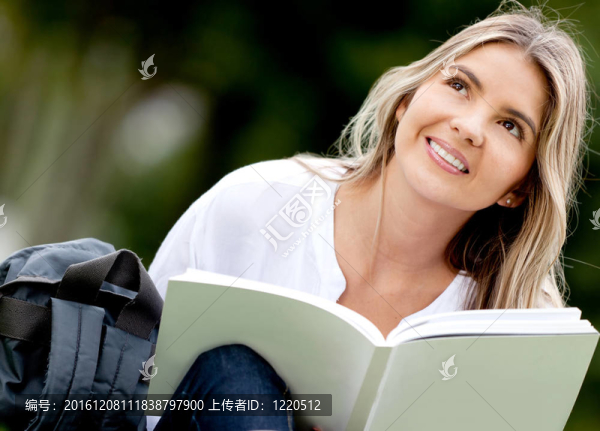 憂郁的女人學習戶外