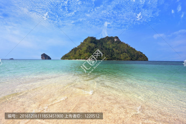 靠近沙灘的魔幻島