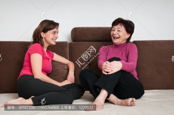 母女在家