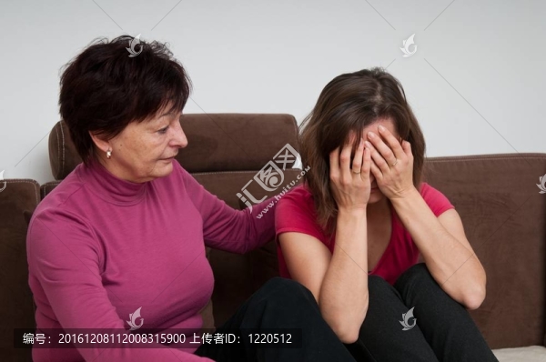 問題-高級母親安慰女兒