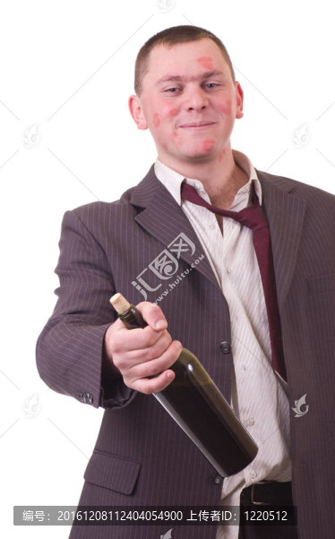 臉上帶著紅吻的男人-匯圖網(wǎng) www.fosd68.com 臉上帶著紅吻的男人