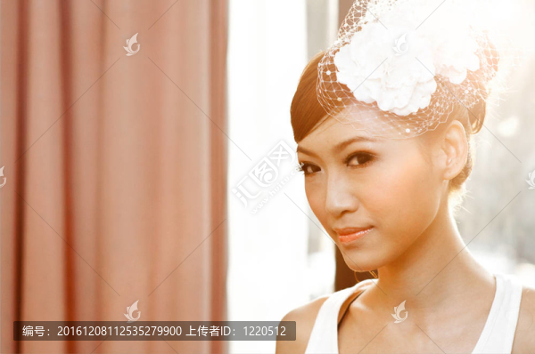 美麗的亞洲新娘微笑