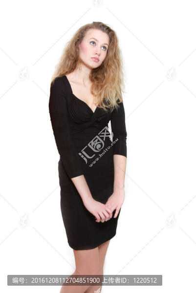 工作室拍攝的年輕漂亮的女人打翻了白色