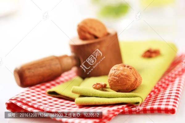 胡桃和核桃木