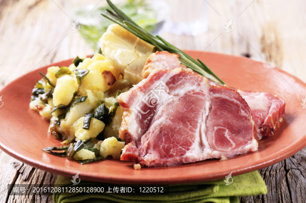 熏豬肉和土豆泥