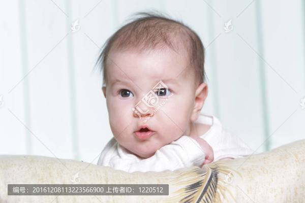 可愛(ài)的嬰兒肖像在家里