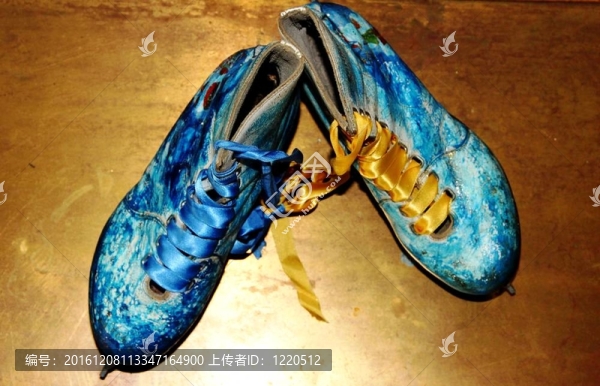 冬天畫(huà)的冰鞋
