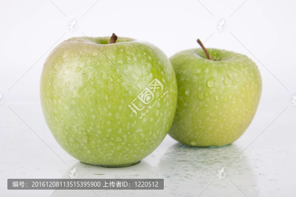 新鮮多汁的綠色蘋果