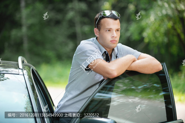 年輕的憂郁的男人的肖像