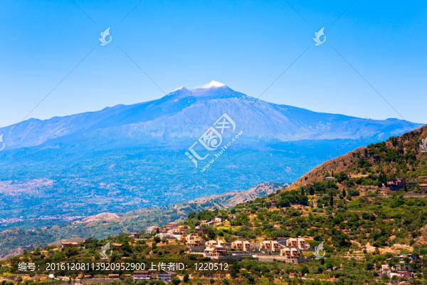 在西西里島埃特納火山的夏天；