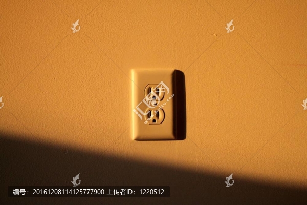 悲傷的墻壁插座