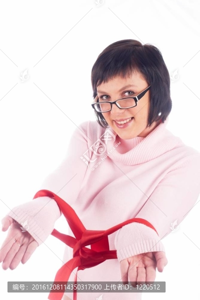 帶紅帶子的女人