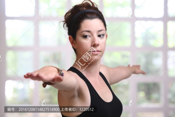 美女瑜伽