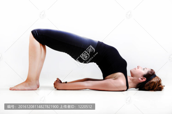 漂亮女孩在瑜伽時間