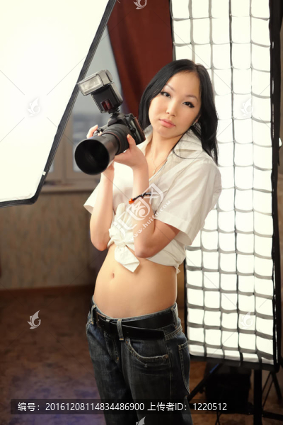帶相機的女孩
