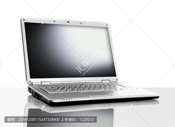 白色的現(xiàn)代筆記本電腦，反射在玻璃桌上