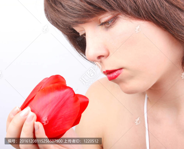 女孩和郁金香