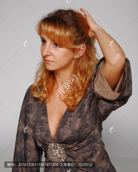 一個(gè)年輕漂亮女人的畫像。