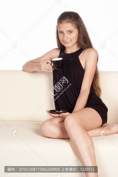 女孩與杯